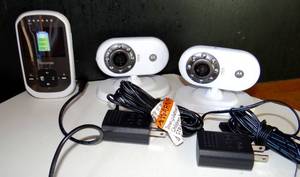 lot 75 image: MOTOROLA BABY MONITOR CAMERA SYSTEM MBP25SBU W2 REMOTE CAMERAS
