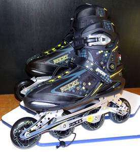 lot 77 image: LIKE NEW - ROCES MENS INLINE SKATES