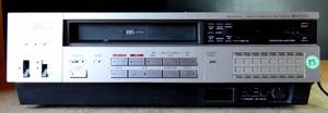 lot 83 image: VINTAGE JVC HR-7650U VHS Video Cassette Player Recorder VCR
