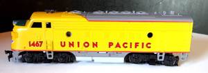 lot 88 image: Union Pacific Diesel Locomotive #1467 HO Scale Train Engine Model