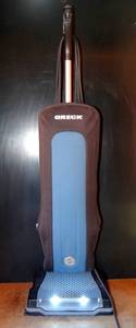 lot 105 image: Oreck XL Platinum HEPA U7000 Upright Vacuum Cleaner Type 5 - TESTEDWORKS