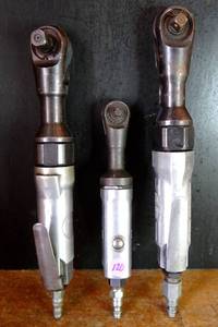 lot 120 image: TRIO LOT OF AIR RACHET TOOLS AS SHOWN $$