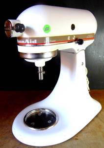 lot 128 image: KitchenAid Ultra Power 4.5-Quart Tilt-Head Stand Mixer (BASE ONLY) - WHITE - TESTEDWORKS $$$