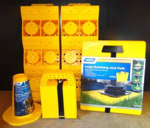 lot 138 image: CAMCO JACK STAND, STABILIZING JACK PADS & OTHER COMPONETS IN CARRYING BAG - AS NEW