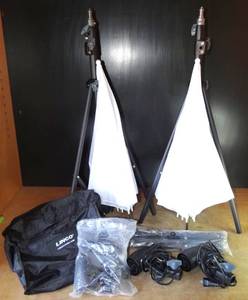 lot 145 image: LINCO PHOTOGRAPHY LIGHT KIT WITH BACKLIT UMBRELLAS, SIDE MOUNT LIGHTS, STANDS IN STORAGE BAG