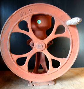 lot 189 image: Antique Vintage Cast Iron No. 2 Coffee Grinder Corn Sheller Fly Wheel