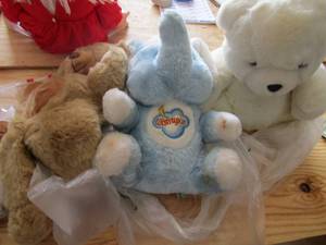 lot 34 image: Stuffed animals x 3