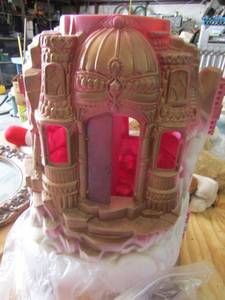lot 35 image: Vintage Plastic doll house comes with furniture and more