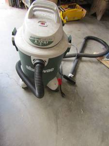lot 49 image: Small 6 gal. shop vac 22.7L  2.75HP