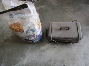 lot 50 image: Small char broil grill with 2 new bags of Kingsford charcoal