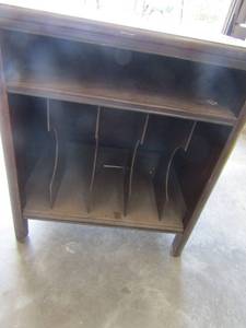 lot 52 image: Magazine table 25x23x17 needs some TLC