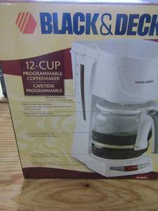 lot 90 image: NEW B&D coffee maker 12cup