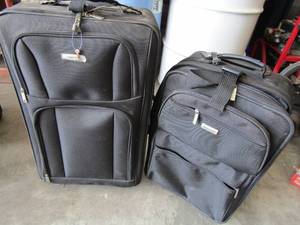 lot 108 image: 2 Forecast travel bags black