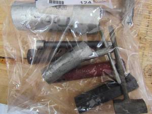 lot 124 image: Socket wrenches screwdriver with T handle