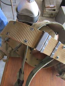 lot 231 image: 4 canteens 3 with bag
