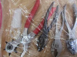 lot 135 image: Bag of plyers and punches
