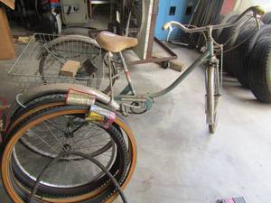 lot 164 image: Tri LINER  300 Vintage 3 wheeler trike bike and assorted other bike tires