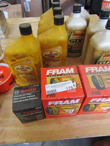 lot 176 image: Pennzoil 5W- 20 opened, Bosch oil filter 3323 2 Fram PH5 oil filters 4 GTX 5W-2- motor oil
