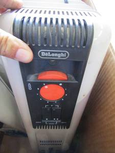 lot 212 image: 2 Del Longhi coil heaters like new