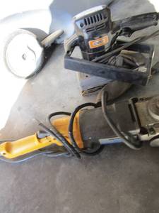 lot 221 image: Craftsman sander classic yellow handle sander