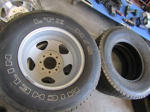 lot 270 image: 4 Michelin  2 with rims 2 without LT23580 R17 120117R Good tread