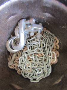 lot 280 image: CHAIN IN 5 GAL BUCKET