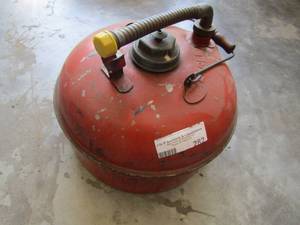 lot 282 image: Vintage 3 gallon gas can with spout