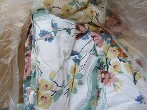 lot 285 image: Queen comforters x 2 one yellow floral one white floral