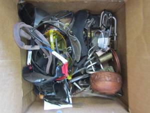 lot 286 image: Box full of sun glasses and reading glasses