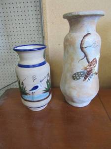 lot 300 image: 2 pottery vases with bird motif