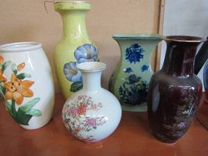 lot 302 image: Spring paintings and 4 vases from 6-14