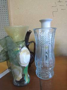 lot 305 image: 4 floral vases