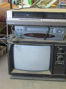 lot 315 image: 18 Electron older TV, Magnavox VHS player and GEU VHS player