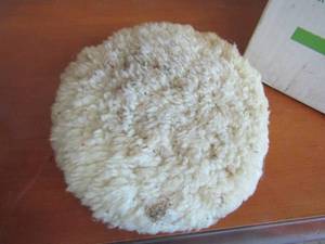 lot 317 image: Box full of buffing and waxing pads