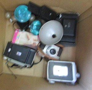 lot 329 image: Vintage camera lot- ARGUS Camera, flash bulbs, Kodak camera, Kodak brownie, wind up camera