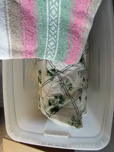 lot 338 image: Pink and green throw queen bedspread floral