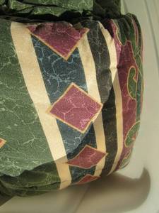 lot 345 image: bed linens in tote