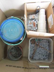 lot 358 image: Box of roofing and framing nails