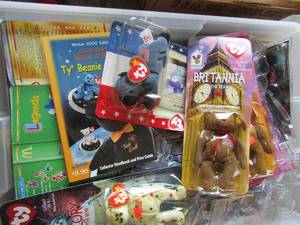 lot 371 image: Ty beanie babies  lot- Glory, Beanie, Donkey and more