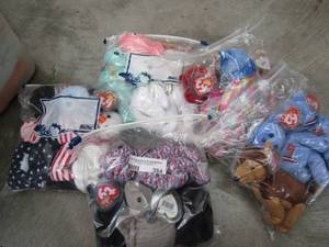 lot 384 image: LOT OF Ty bears