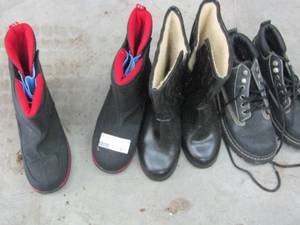 lot 417 image: Land send snow boots size 4, black boots size 6 No boundaries black shoes size 6