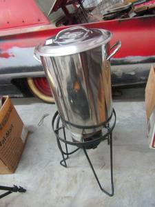 lot 423 image: Complete without propane tank outdoor deep fryer