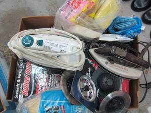 lot 428 image: Cordless swivel sweeper, Soft wear strainer, sponges, travel iron, scrub brushes x 3 command picture frame  Procter Silex  easy press