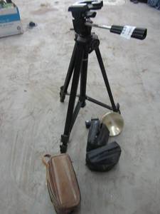 lot 433 image: Baby brownie special camera made in 1939, tripod, Minooka 700 camera x 2ce
