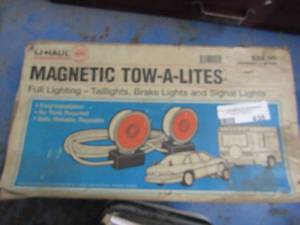 lot 438 image: Magnetic Tow A lights