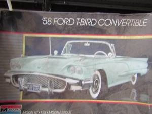 lot 464 image: 58 Ford T- bird convertible model