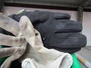 lot 465 image: small green tub work gloves  5 pair