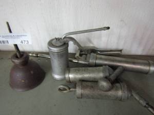 lot 473 image: 4 small grease guns