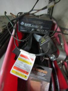 lot 476 image: Plyers, vises, B&B small battery charger