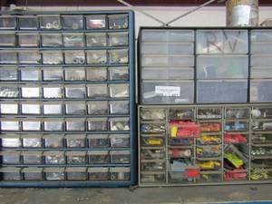 lot 483 image: 3 storage compartments  with drawers full of components